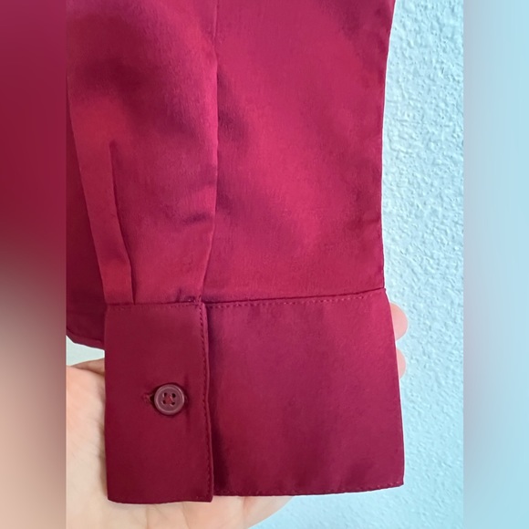 Banana Republic vneck long sleeve burgundy top size small - Picture 3 of 5